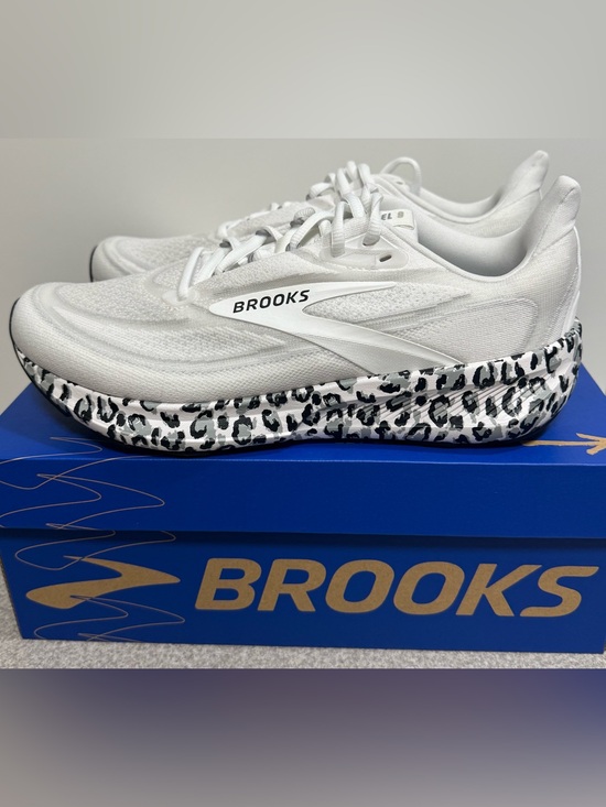 Brooks Shoes - Size 10 - Brooks Revel 9 Black White Gray Leopard Print Women's Sneakers